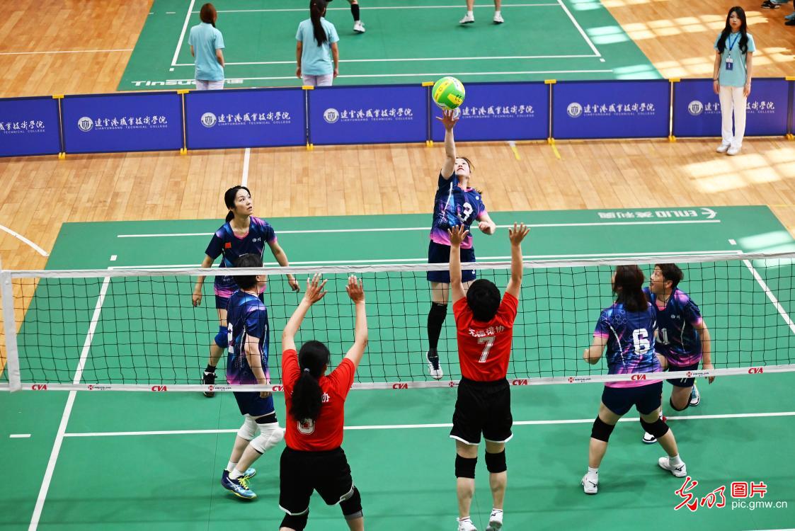 江苏省第九届全民健身运动会气排球比赛开赛