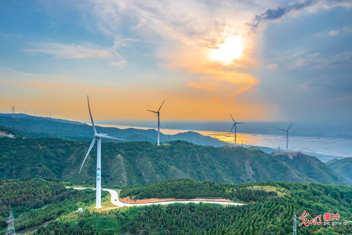 山西运城：风力发电助力绿色发展