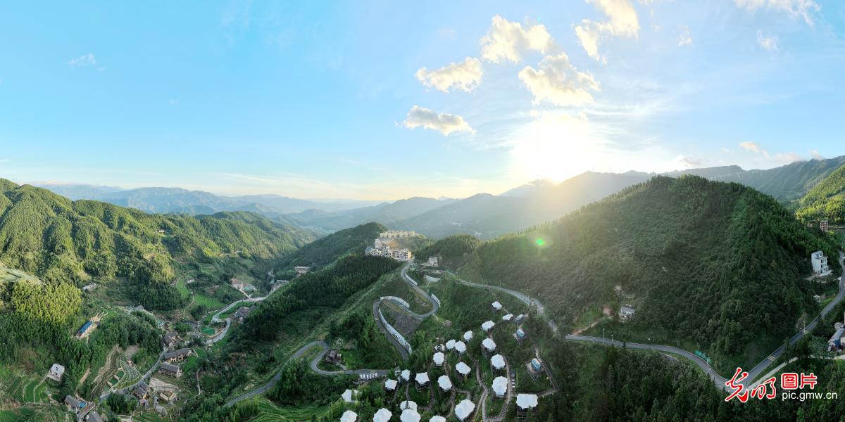 “四好农村路”风景美