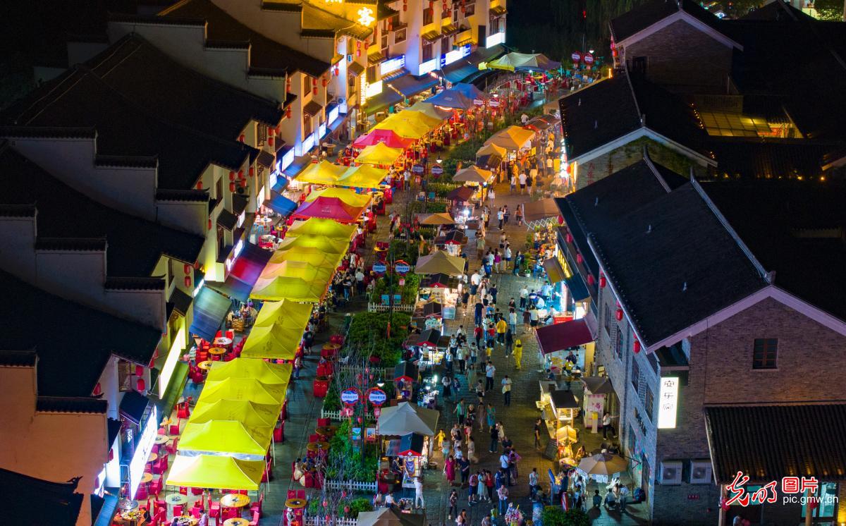 夏日烟火气 点亮夜经济