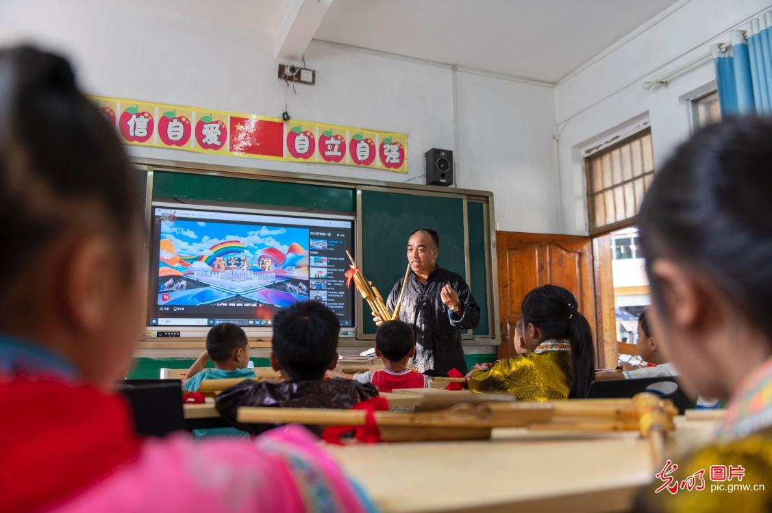 黔桂交界教学点 两地教师共筑乡村教育梦