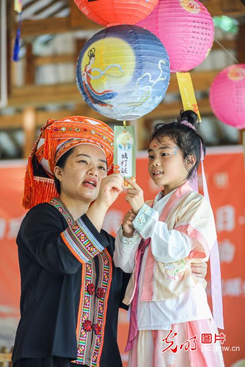 非遗进瑶乡 情暖中秋节