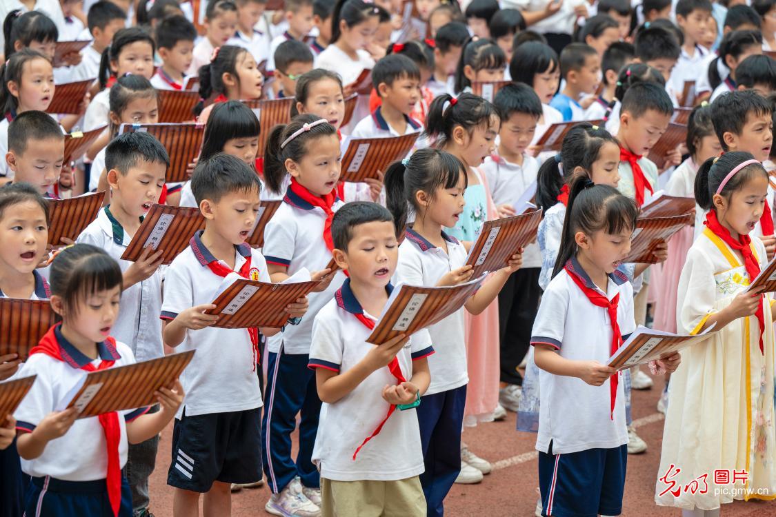 诵读《论语》迎接孔子诞辰日