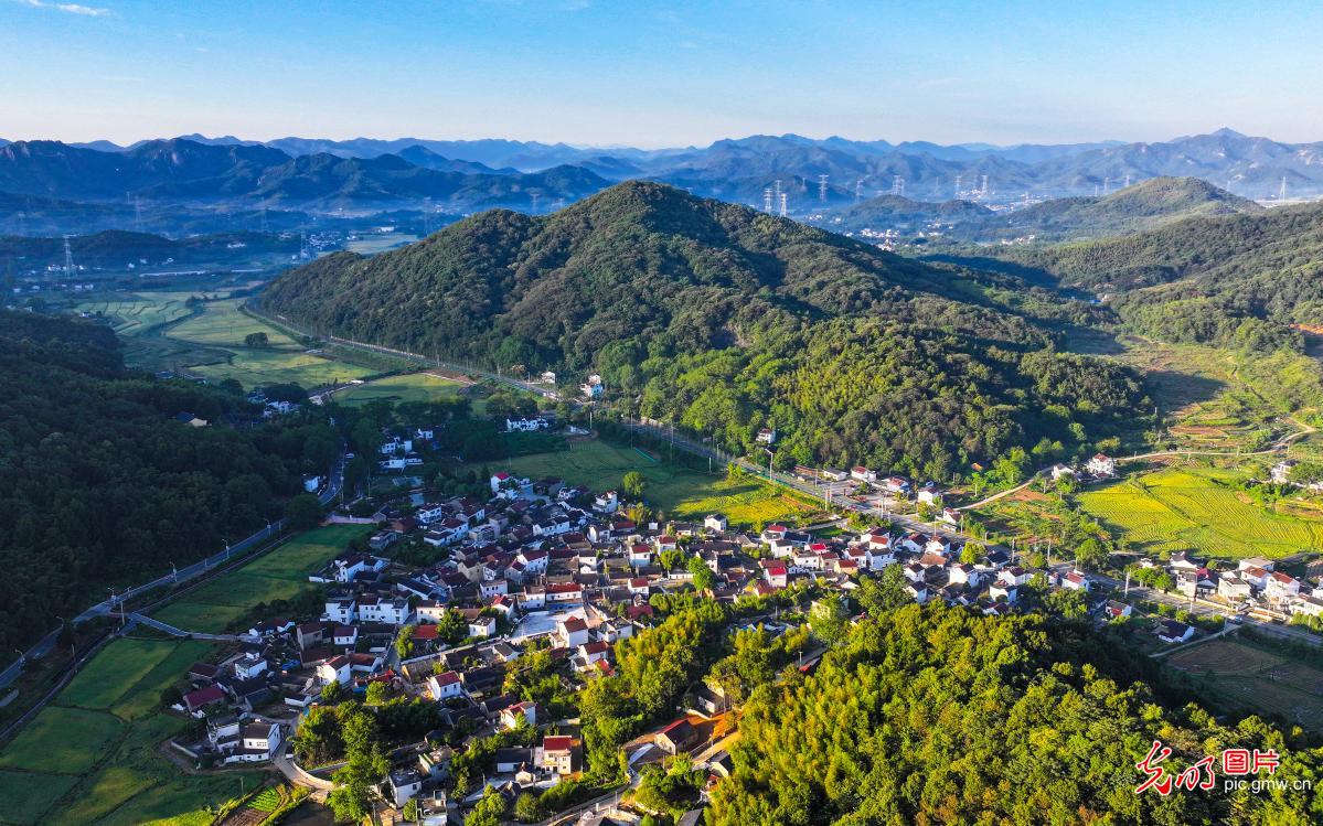 和美乡村风景如画