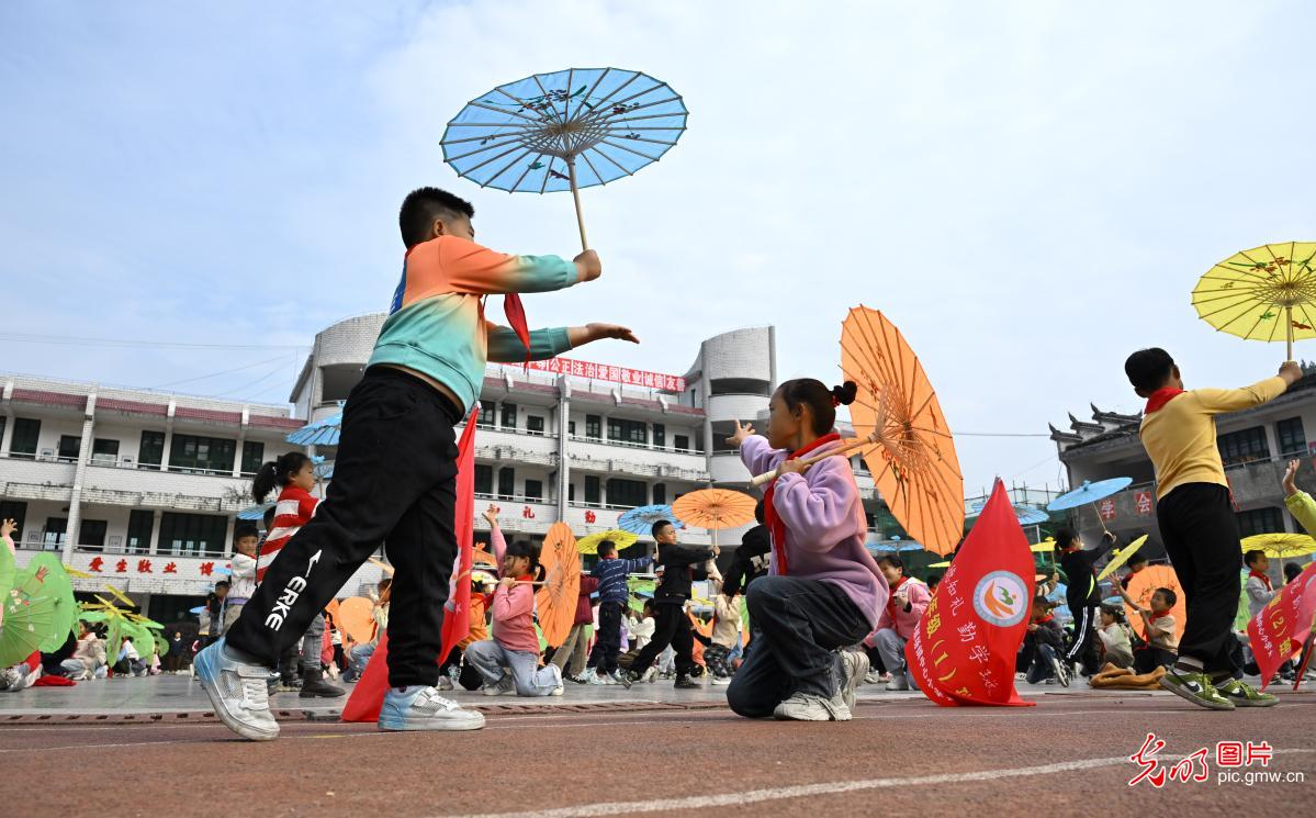 非遗“舞”动大课间