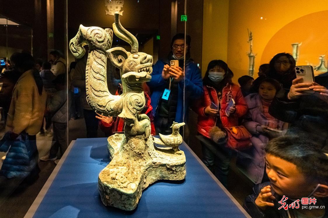 新春走基层丨博物馆寻“龙”记 新春走基层丨博物馆寻“龙”记