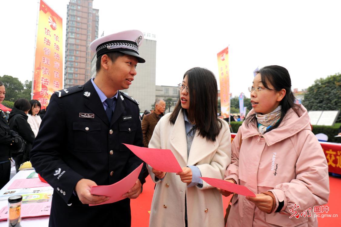 【国家宪法日】敬宪于心 携宪同行