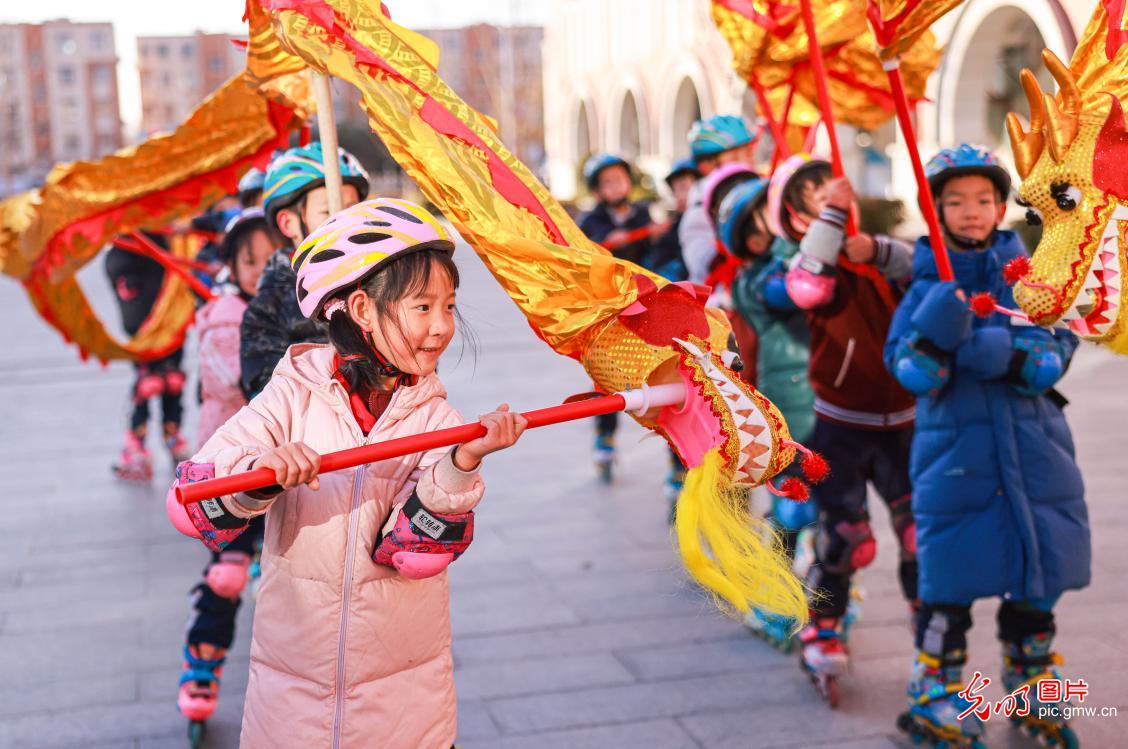 多彩校园活动迎新年