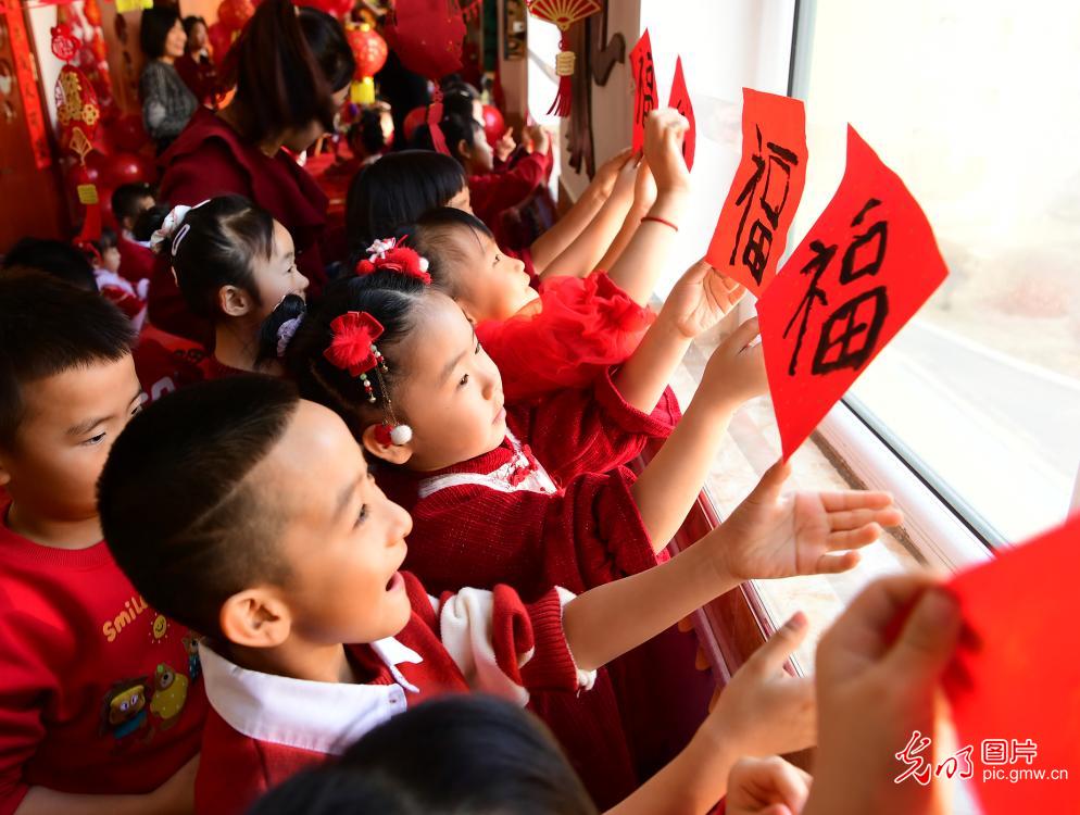 多彩校园活动迎新年