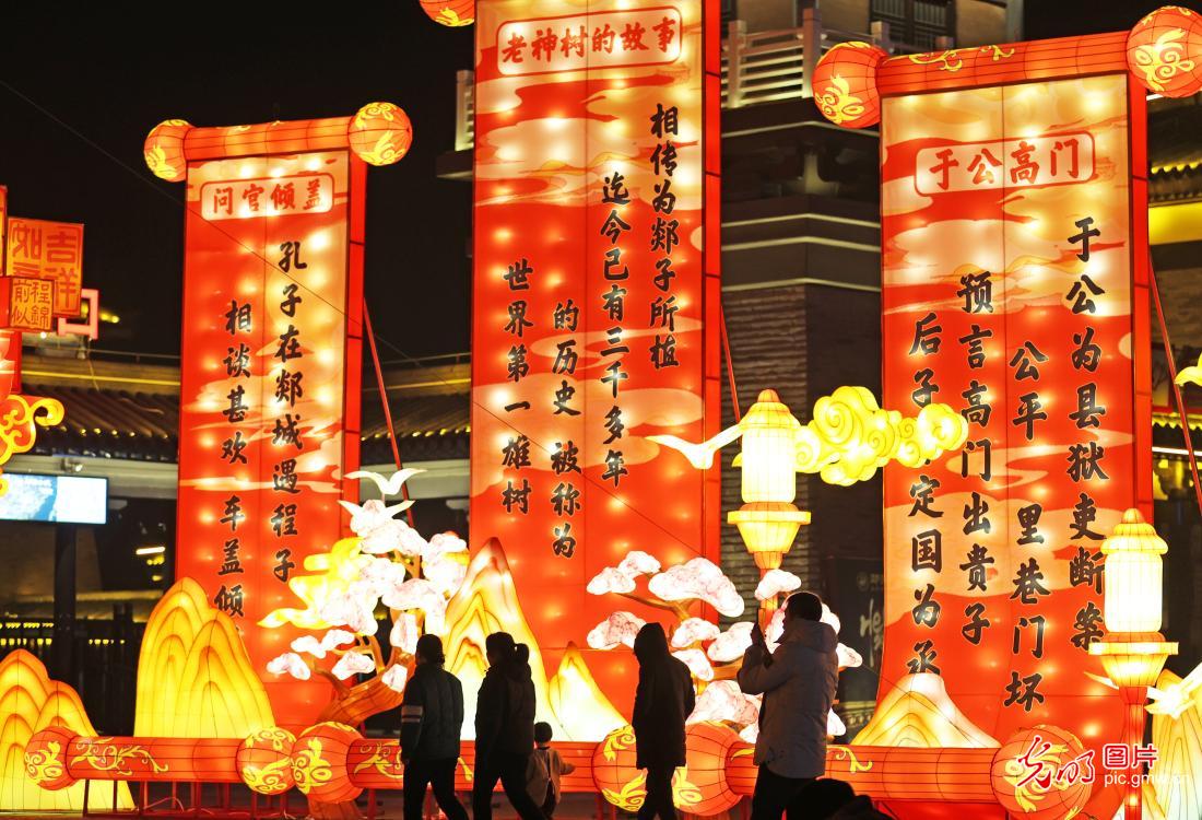 花灯扮靓街景 喜迎佳节氛围浓