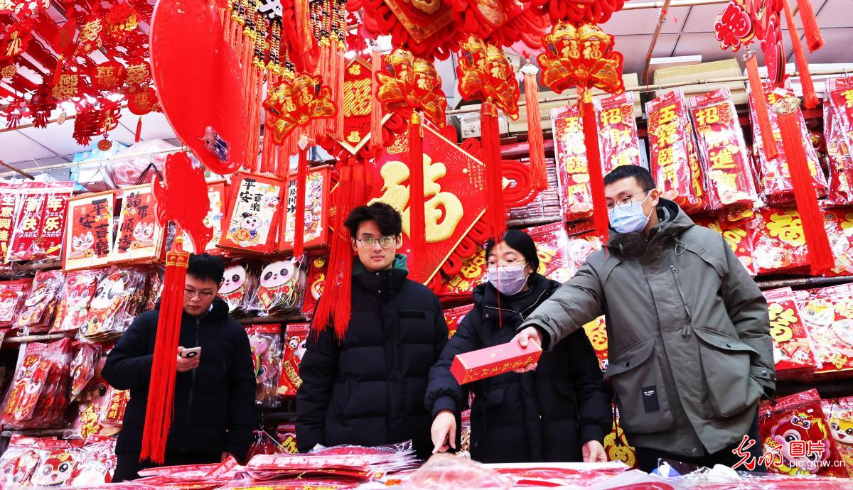 春节将至 新年饰品迎来销售高峰