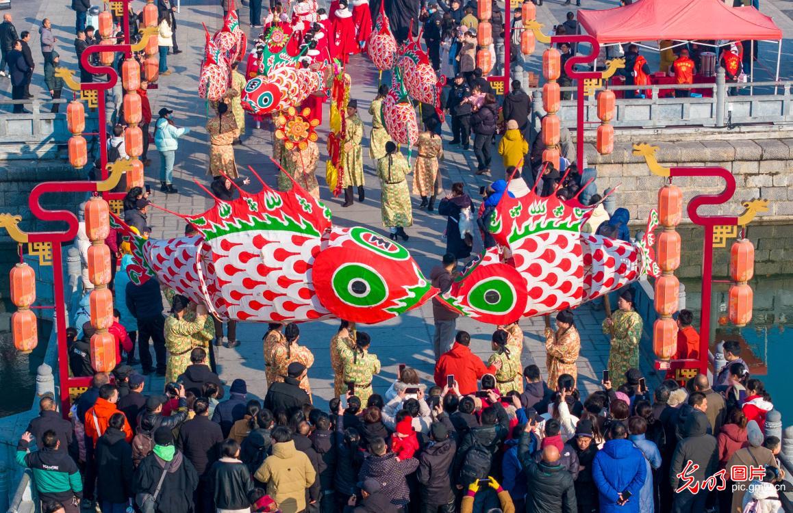 河南洛阳：非遗巡游过大年