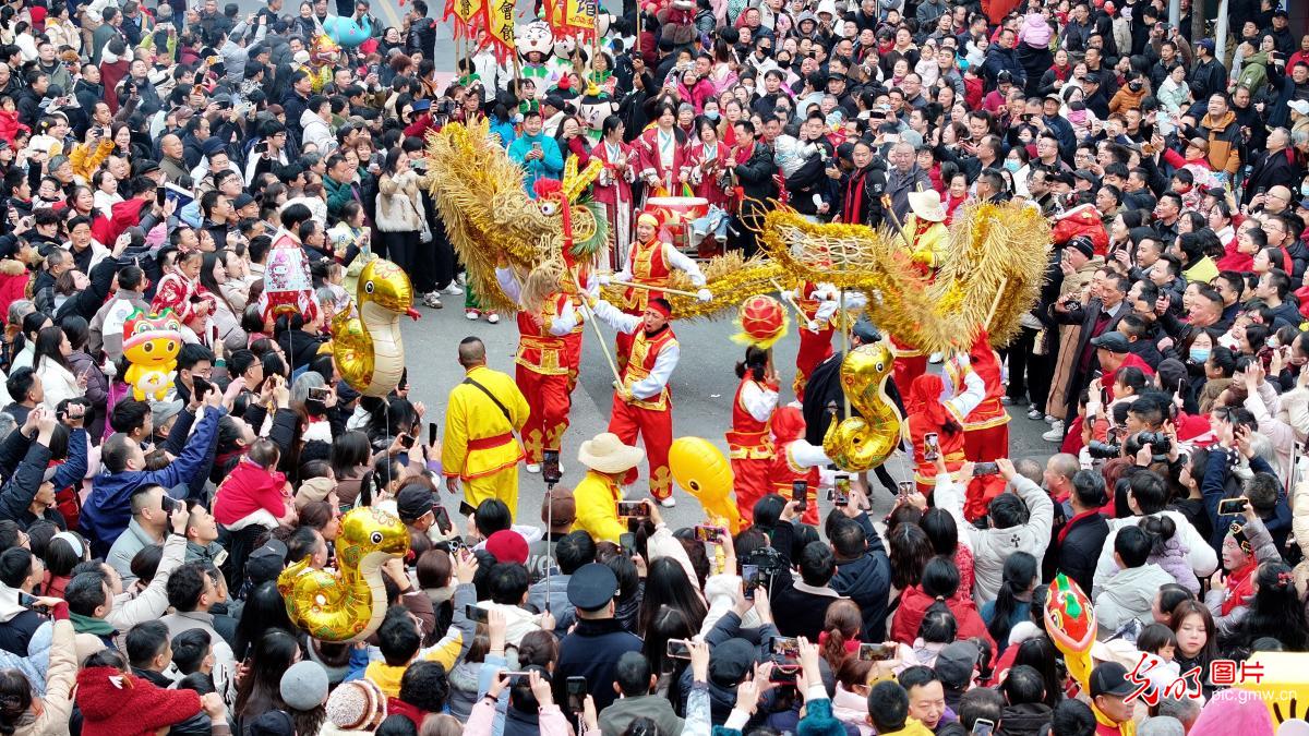 【新春走基层】新春游古镇 佳节品千年