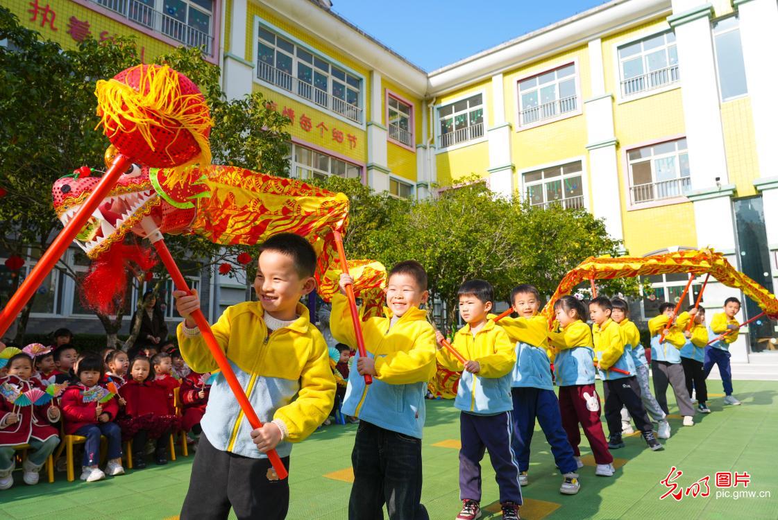 萌娃赏民俗 喜迎“二月二，龙抬头”