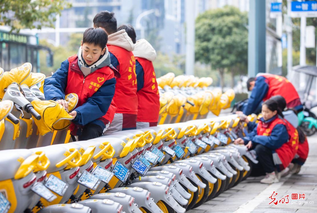 传承榜样力量 践行雷锋精神