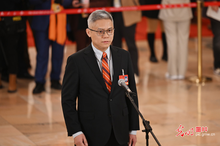 【两会“镜”相】十四届全国人大三次会议首场 “代表通道” 传递履职强音