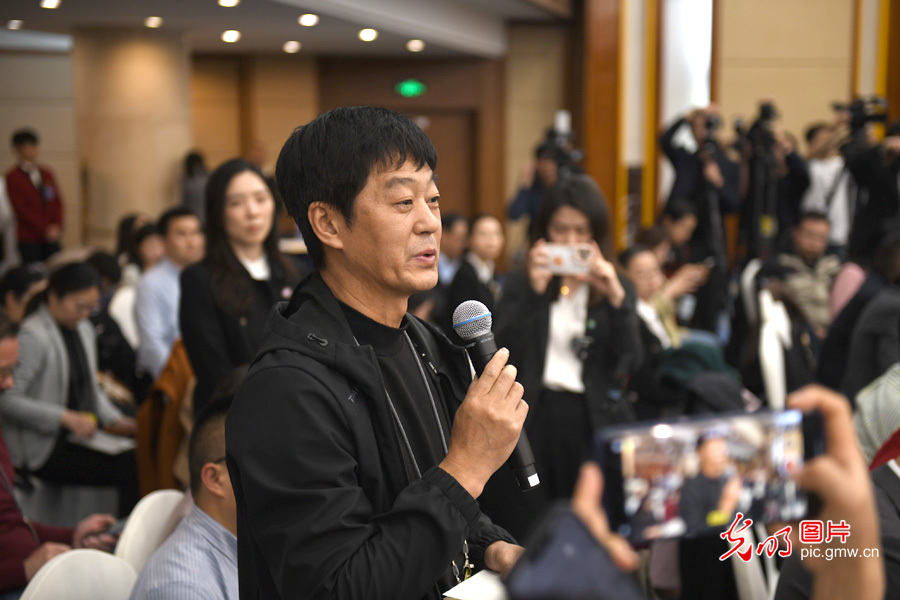 【两会“镜”相】广东代表团举行开放团组活动