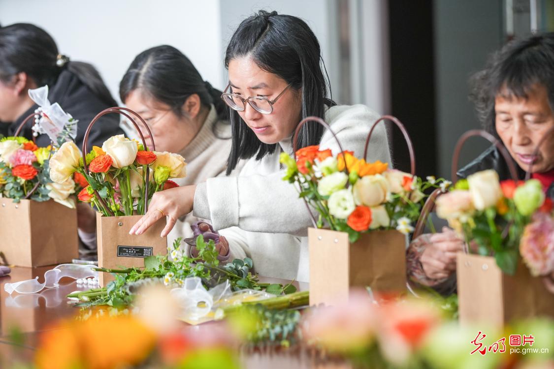 巾帼绽芳华 多彩活动共迎妇女节