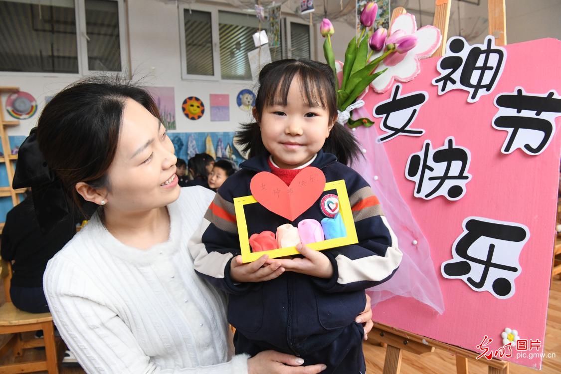 巾帼绽芳华 多彩活动共迎妇女节