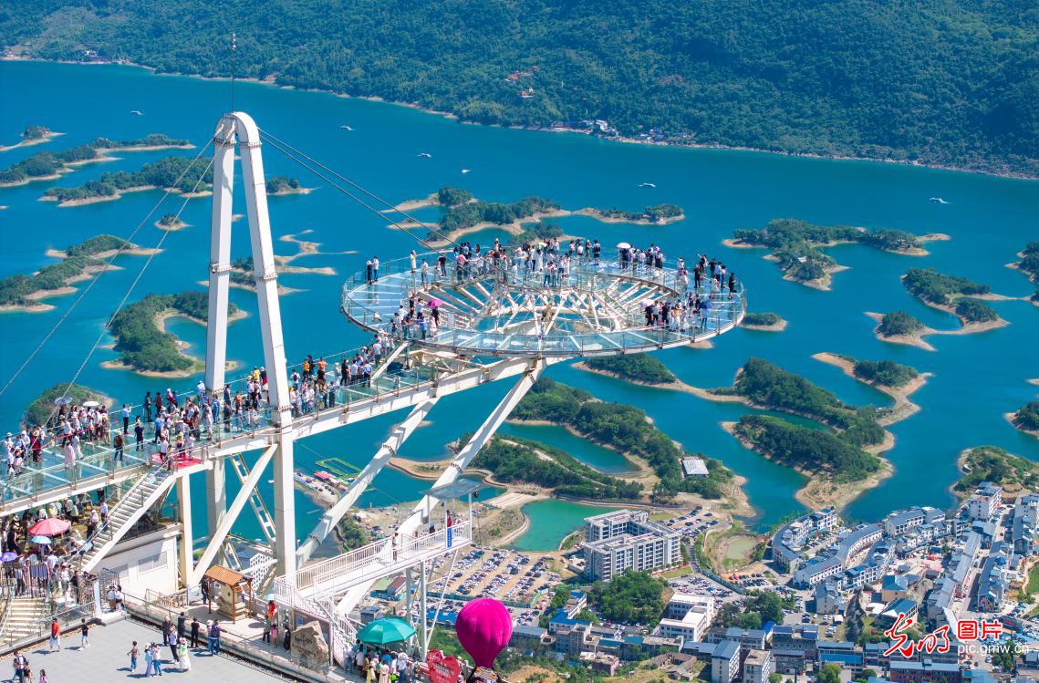 “五一”首日景区迎来客流高峰