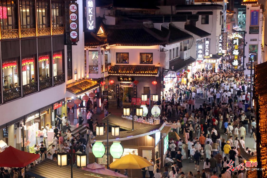 假日“夜游”撬动消费升级