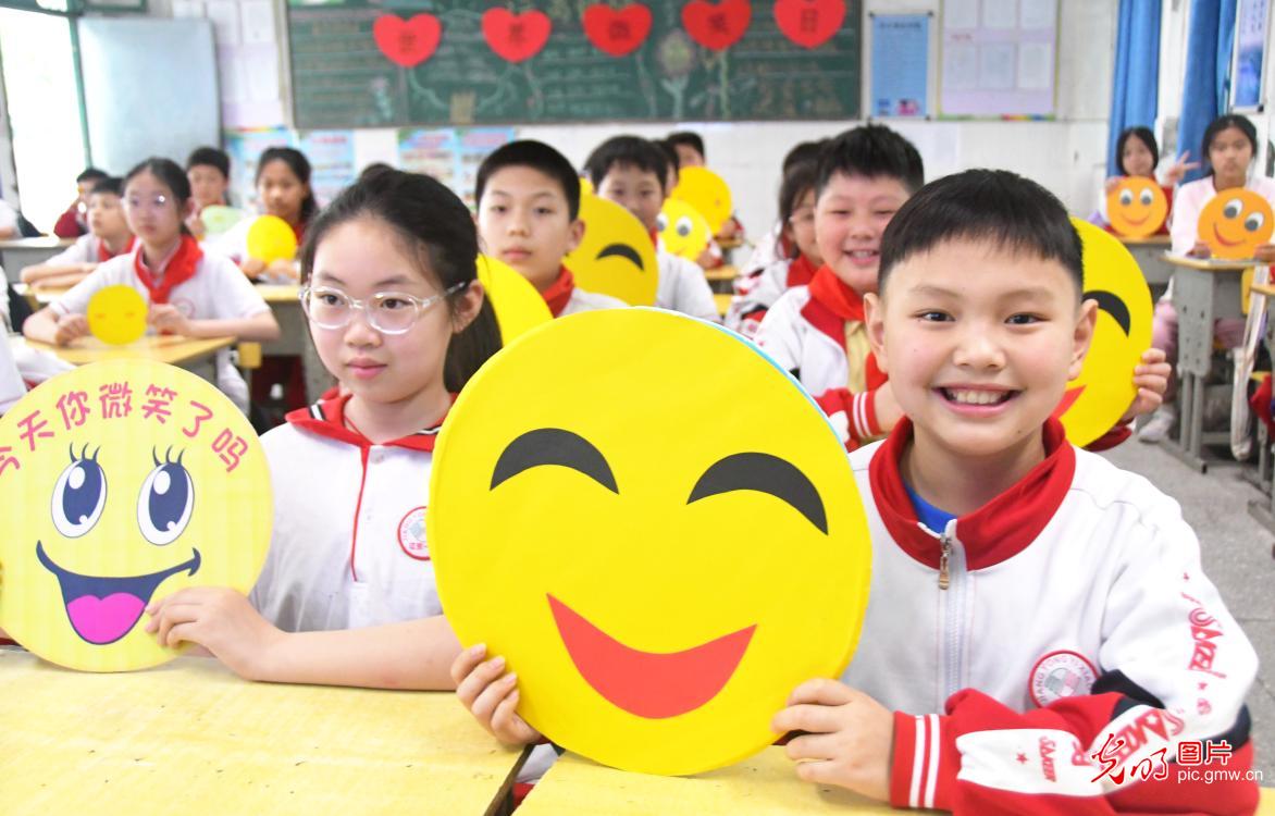 童心向阳 欢笑满校园