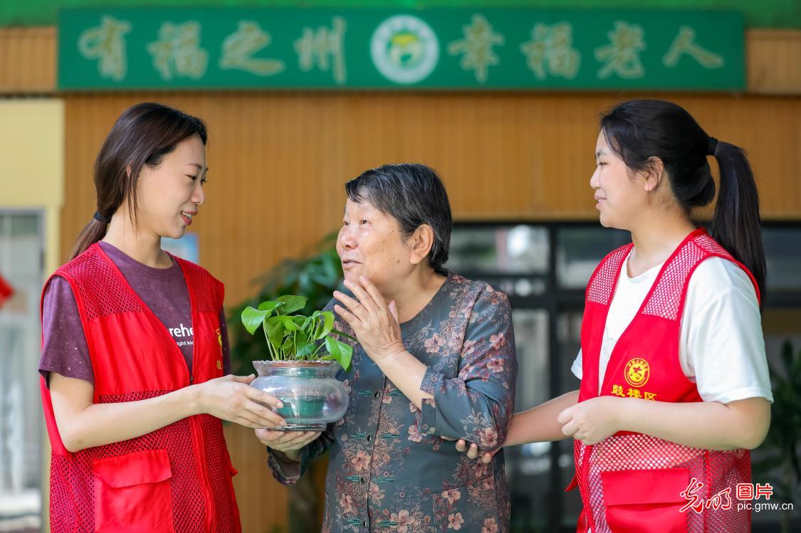 构建“家门口”幸福养老圈