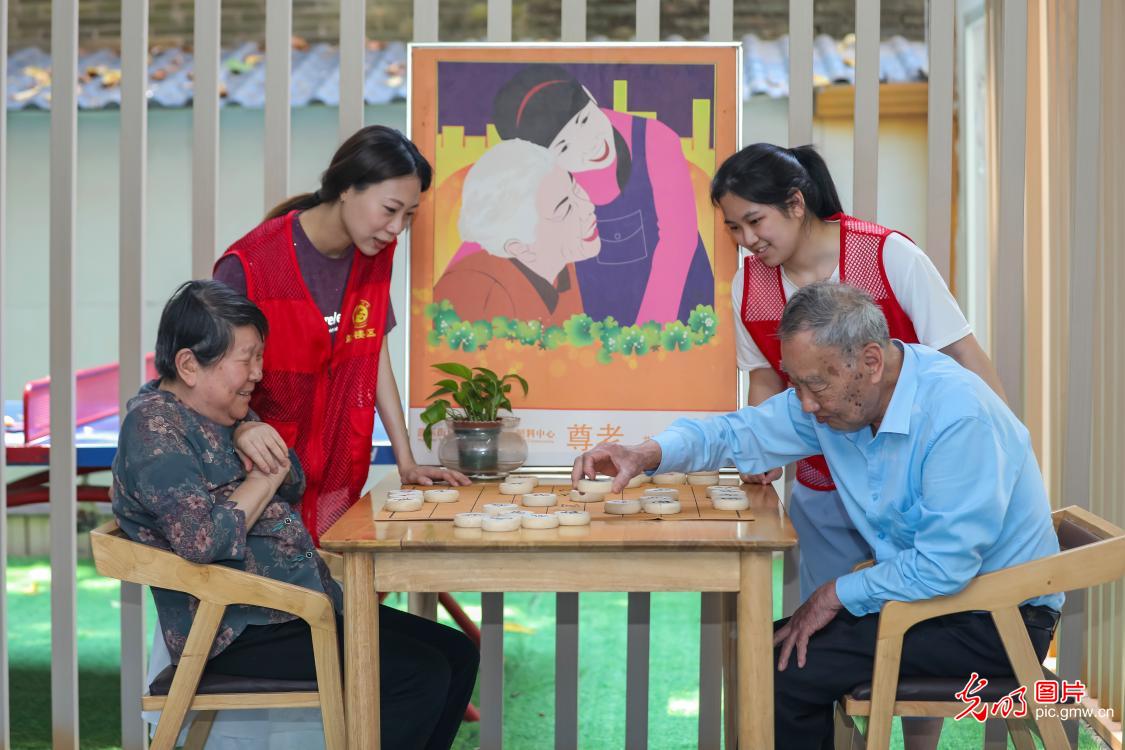 构建“家门口”幸福养老圈