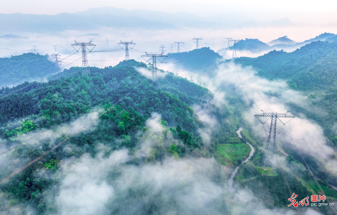 “西电东送”输电通道景美入画