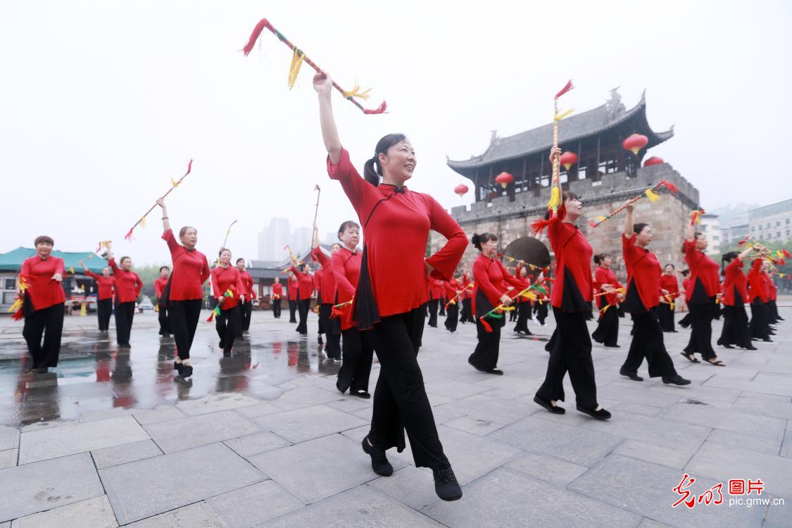 端午将至 民俗多彩