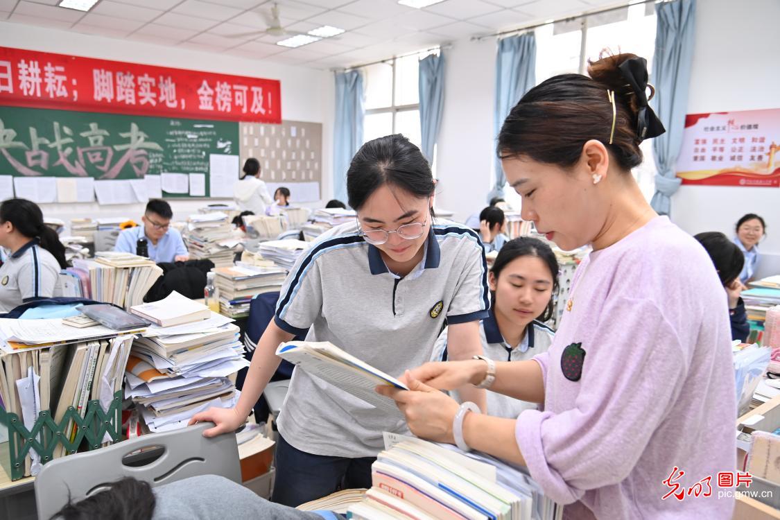 中外研討團隊使用“分子捕手”為不知道化合物“上戶口”