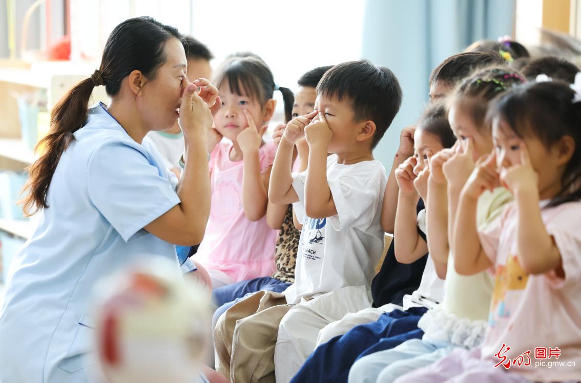 全国爱眼日：共护明眸 织密防护网
