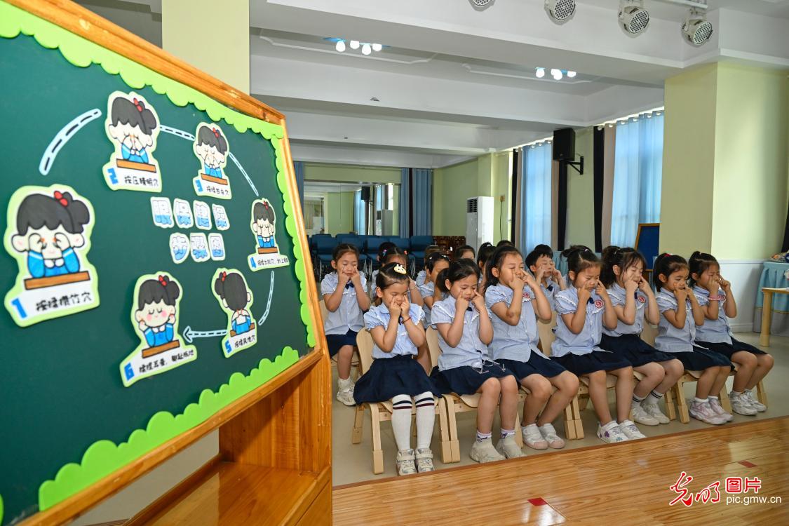 全国爱眼日：共护明眸 织密防护网