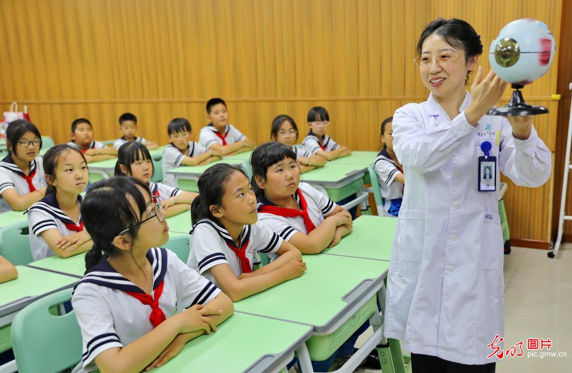 全国爱眼日：共护明眸 织密防护网