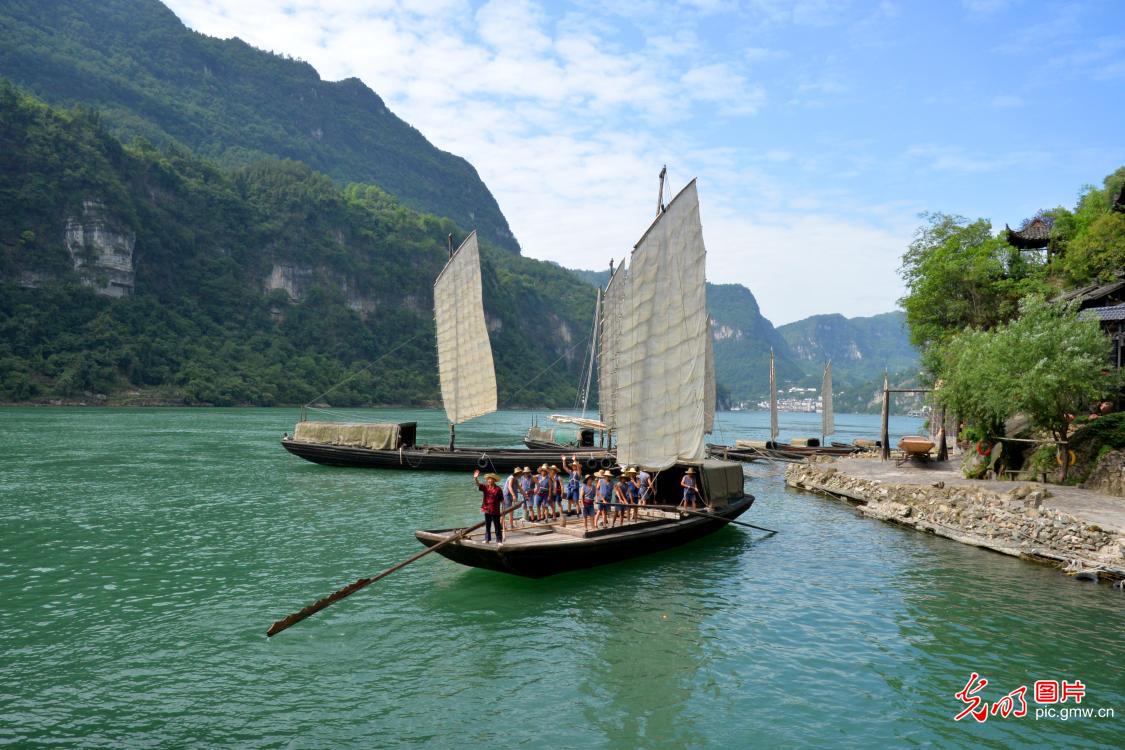三峡非遗焕新生：“峡江号子”响彻高峡平湖