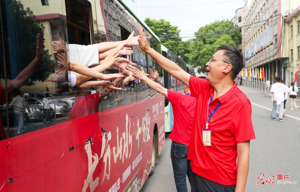 执笔逐梦，2025全国高考拉开帷幕