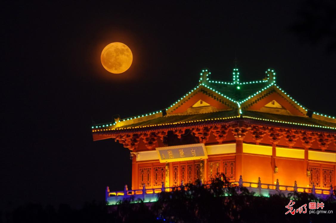 2025年度“最低满月”现身天宇 2025年度“最低满月”现身天宇
