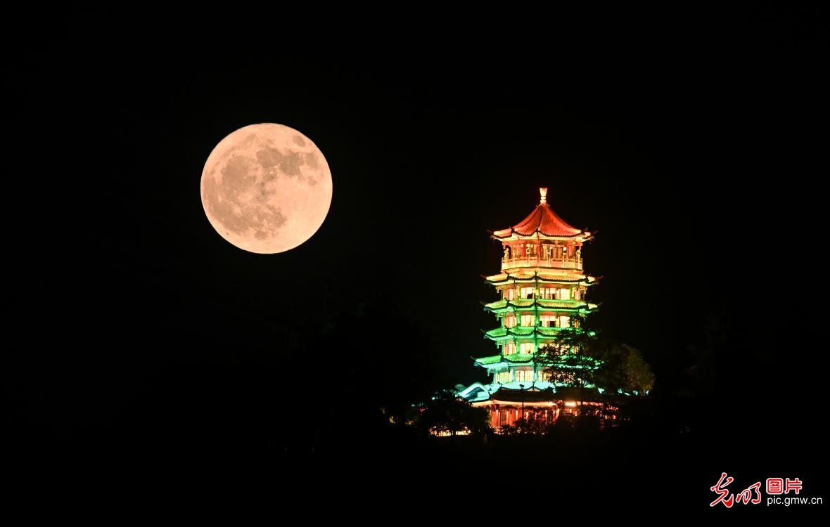 2025年度“最低满月”现身天宇 2025年度“最低满月”现身天宇