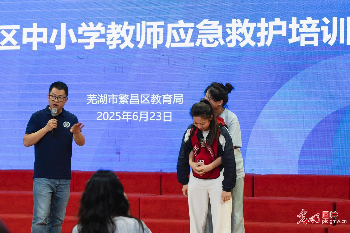 急救技能进校园 守护生命第一线