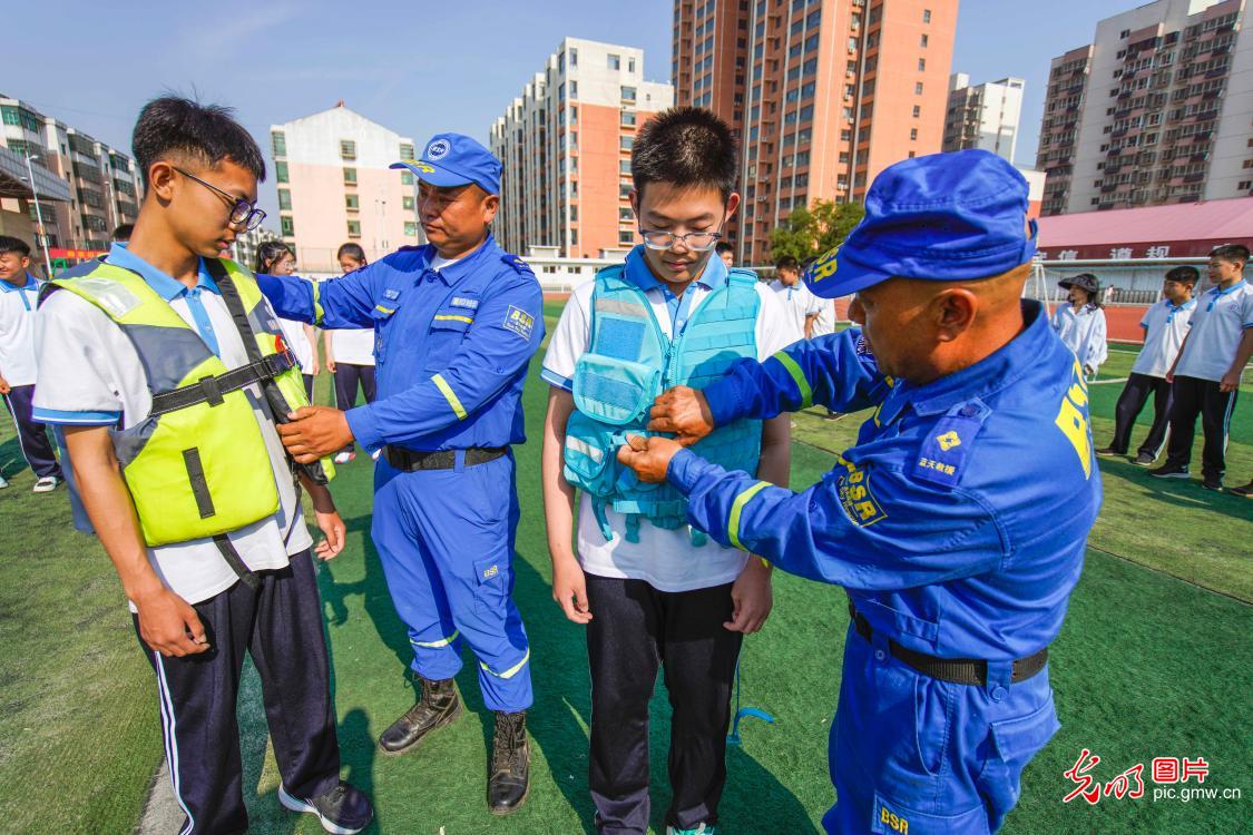 实操趣味学安全 暑期护航全覆盖