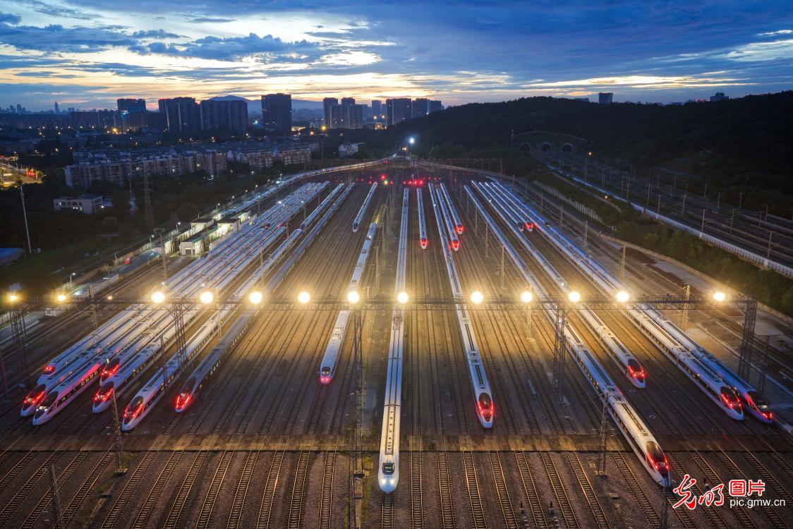 全国铁路7月1日起实行新的列车运行图