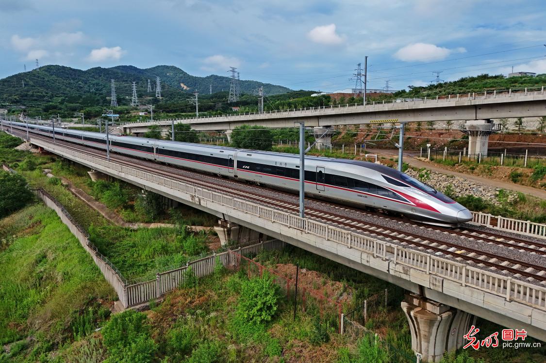 全国铁路7月1日起实行新的列车运行图