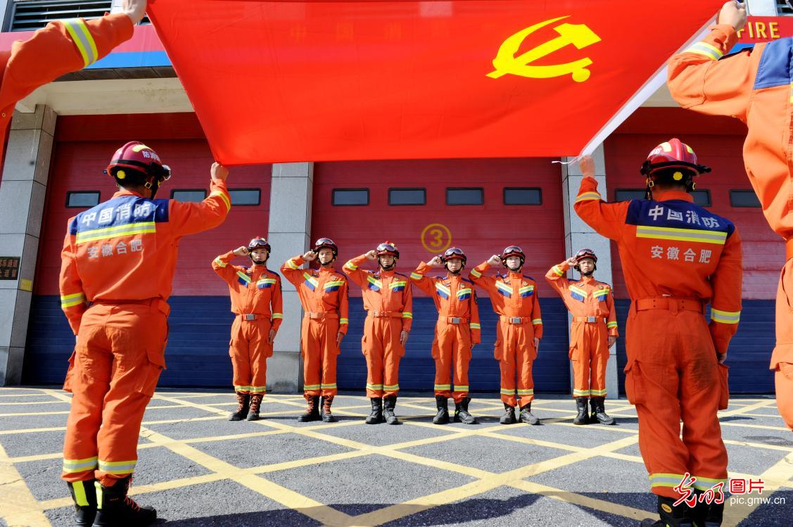 庆“七一” 颂党恩