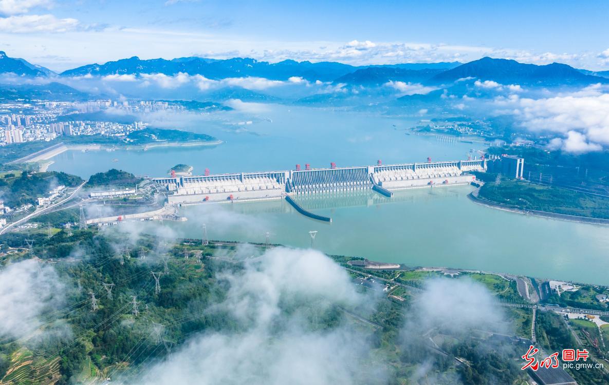 雨霁云开三峡美