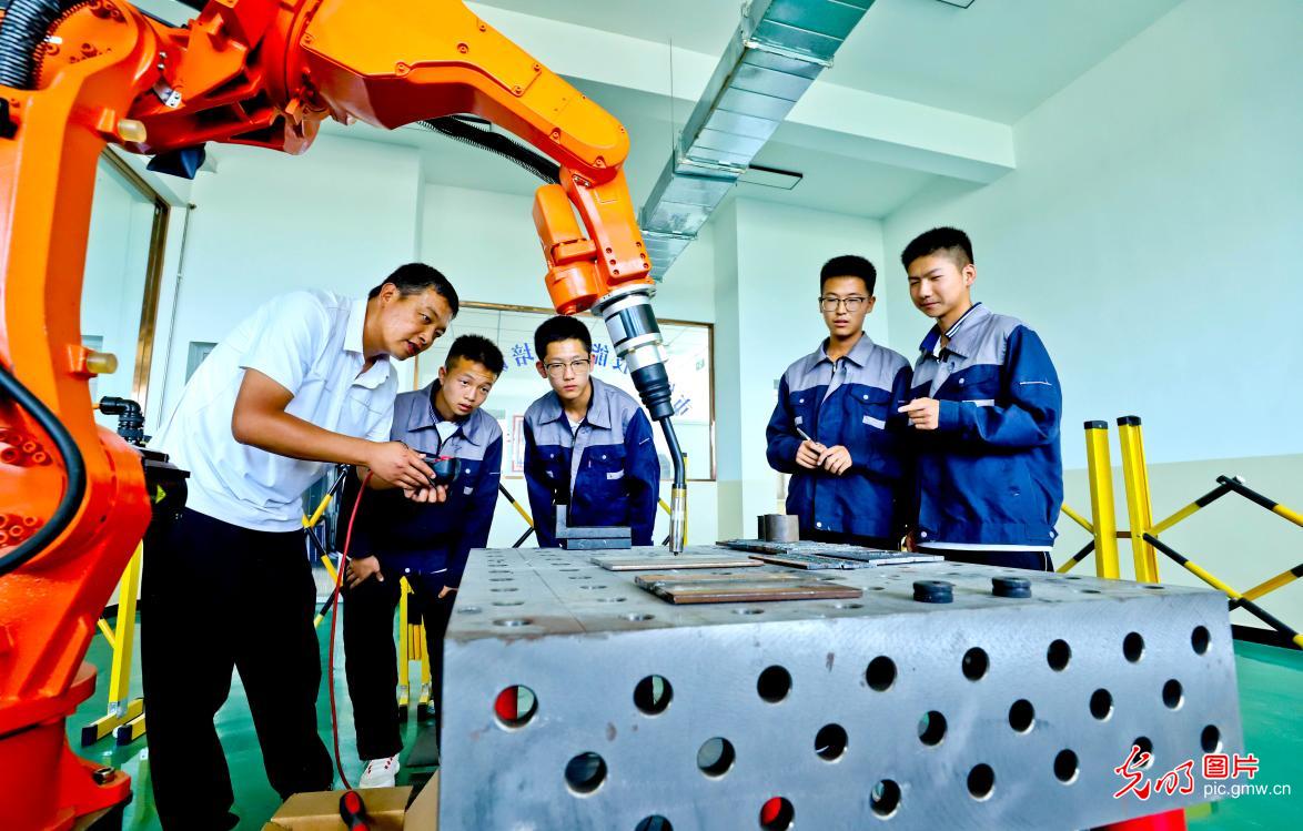 技能比拼助力学子赢在职场