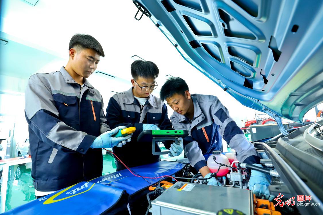 技能比拼助力学子赢在职场