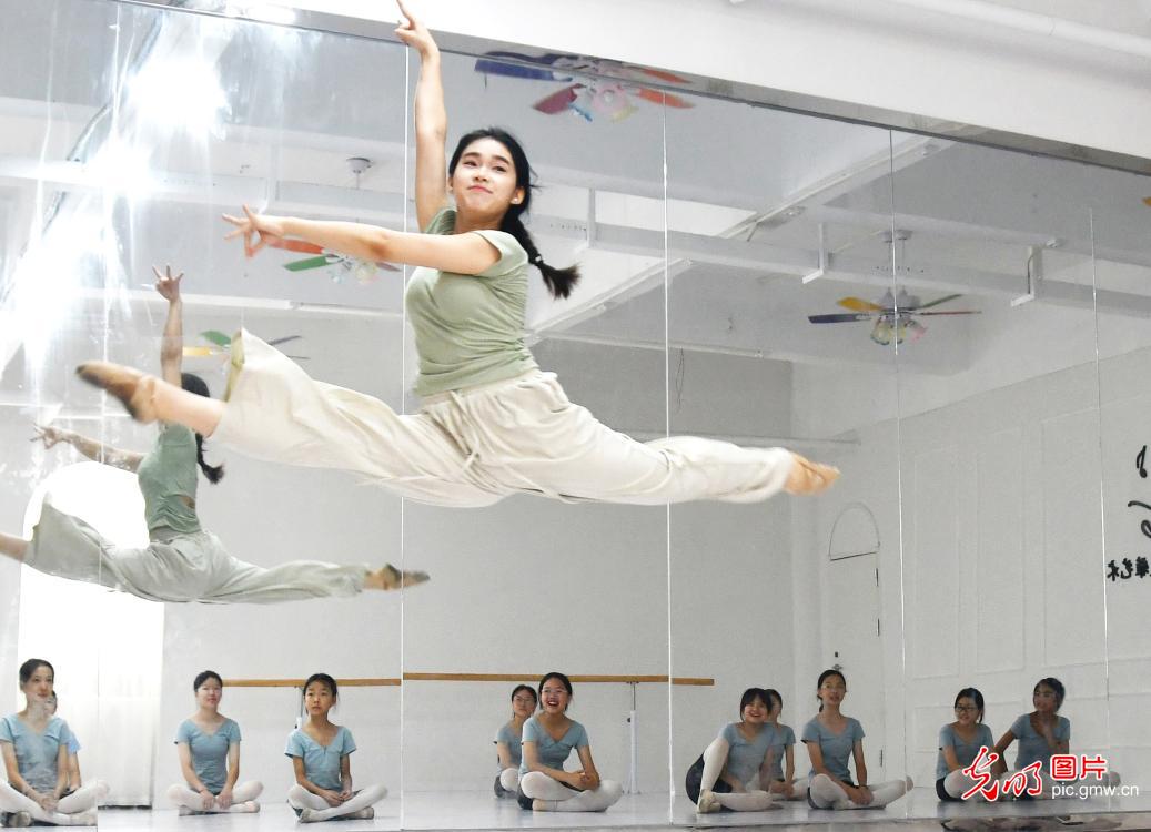 暑期学艺忙 暑期学艺忙