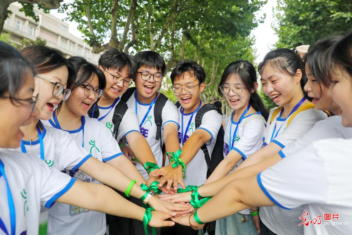 大学生暑期支教队出征