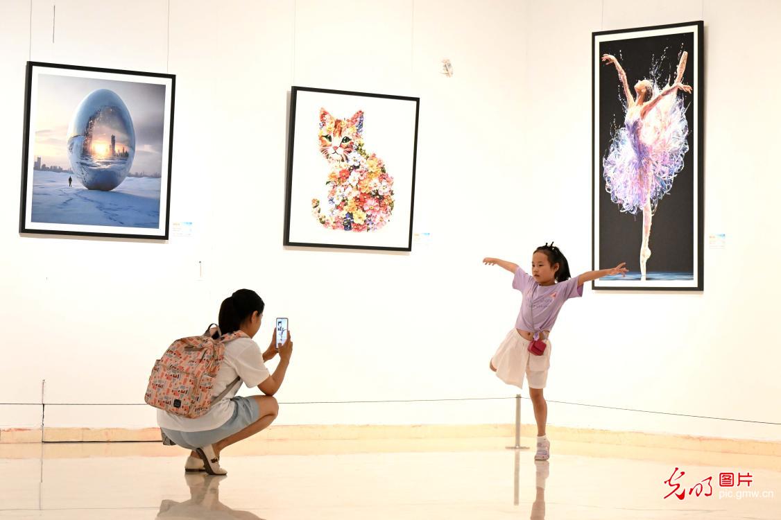 河北石家庄举办AI艺术画展
