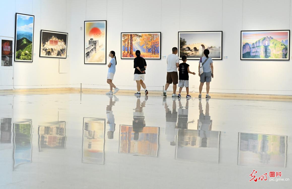 河北石家庄举办AI艺术画展
